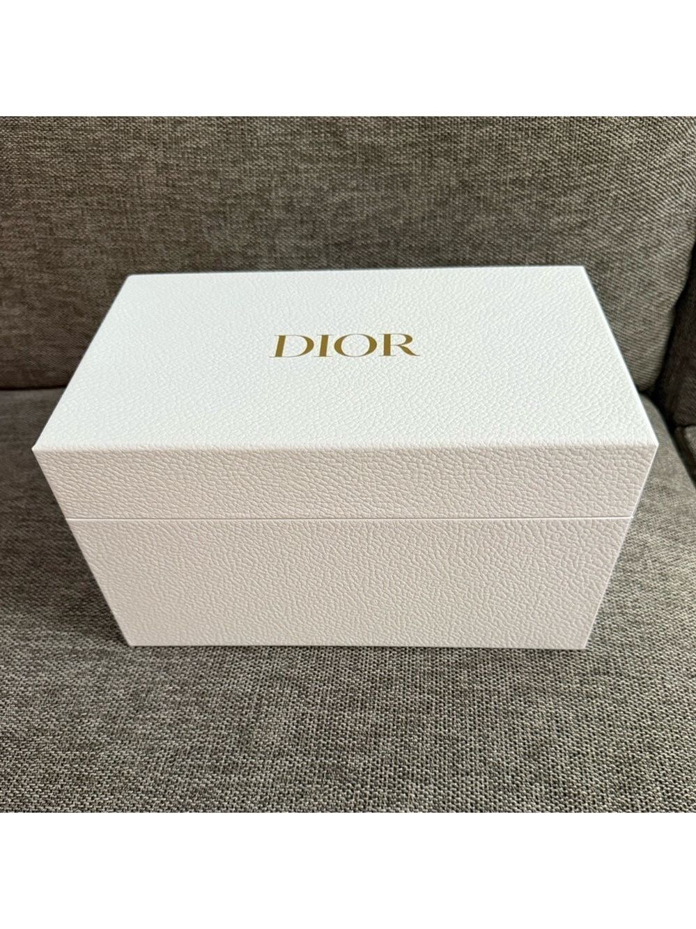 DIOR Prestige Lifestyle Set White Vanity Pouch Cotton Face Towel - Picture 16 of 16